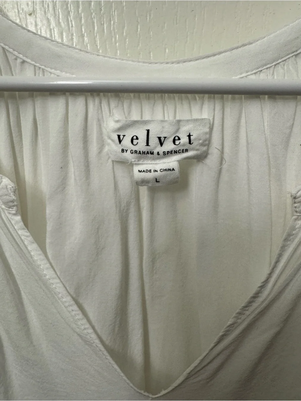Velvet by Graham & Spencer White V-Neck Flutter Sleeve Blouse